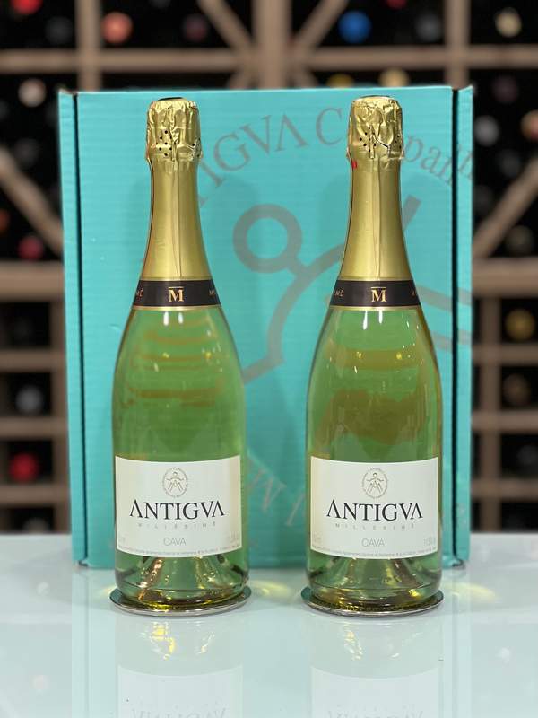 Los 10 Mejores Cavas 2023 en España © XX Premios AkataVino